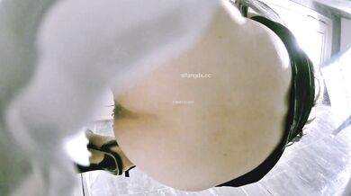 8月最新流出厕拍大神给KTV送啤酒 学生制服靓妹蹲在厕所门口大口吸烟