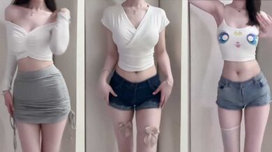 快手微胖萝莉 崽崽睡不醒 福利定制裸舞 连体黑丝网袜揉捏白嫩巨乳 撕开黑丝猛拍肥臀！